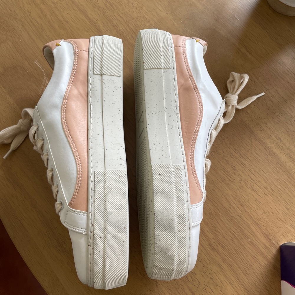 never worn Yebo Sneakers size 8.5 white and pink